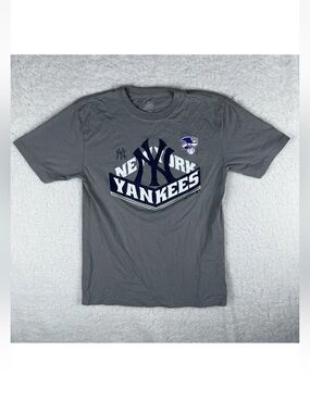 MLB Baseball New York Yankees XL Kids XS Womens Grey Graphic Tshirt NY